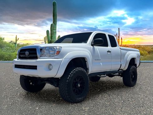 Used 2006 Toyota Tacoma PreRunner RWD image 2