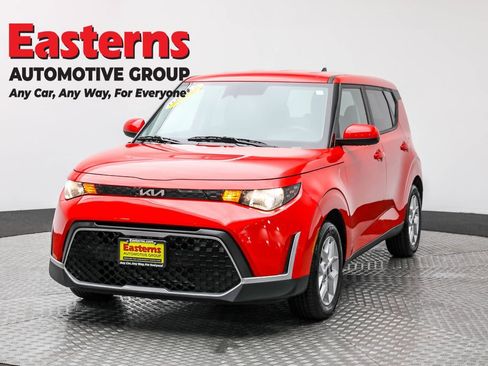 Used 2024 Kia Soul LX w/ Option Group 015 FWD image 1