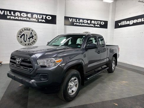 Used 2017 Toyota Tacoma SR image 8
