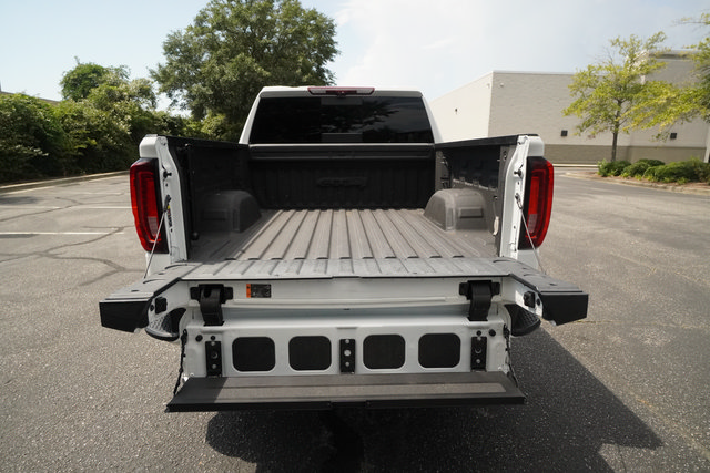 Used 2024 GMC Sierra 1500 AT4 w/ Technology Package AWD/4WD image 12