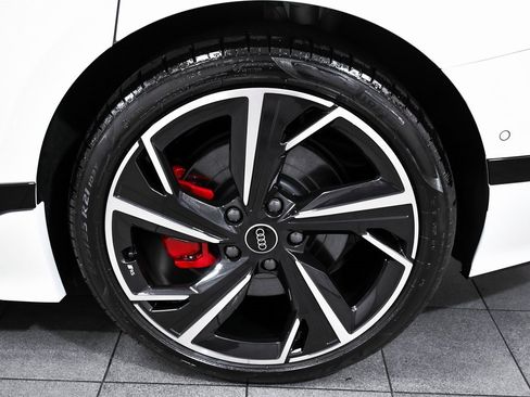 Used 2025 Audi S6 e-tron Prestige w/ 21" Black Optic Package image 8