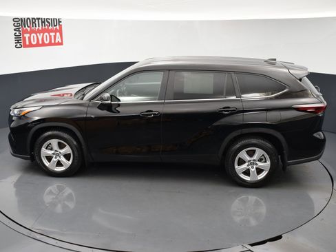 Used 2024 Toyota Highlander LE AWD/4WD image 20