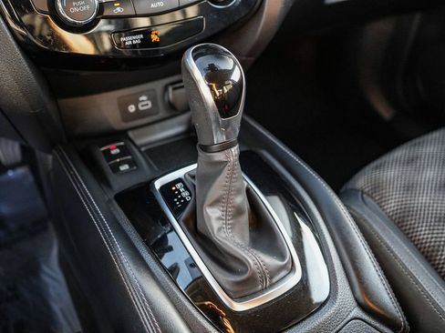 Used 2020 Nissan Rogue Sport SV w/ Technology Package FWD image 18