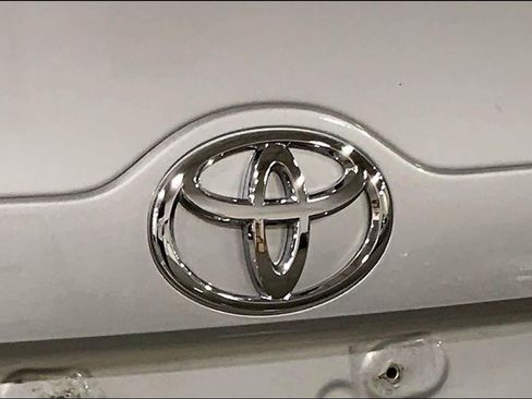 Used 2014 Toyota Camry LE FWD image 31