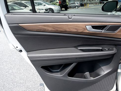 Used 2024 Volkswagen Atlas SE image 15