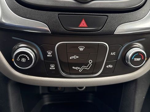 Used 2018 Chevrolet Equinox LS image 23