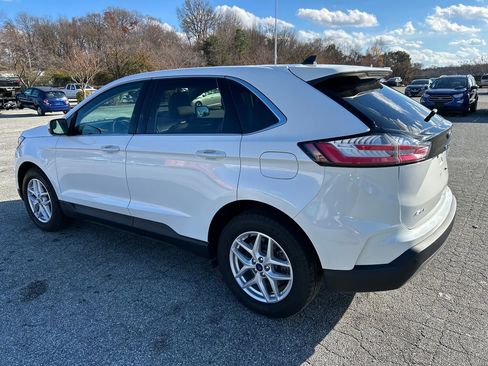 Used 2022 Ford Edge SEL w/ Convenience Package image 3