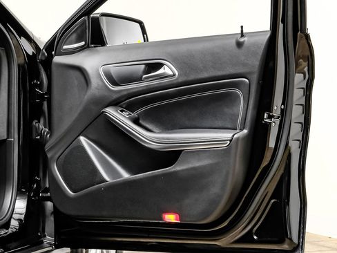 Used 2016 Mercedes-Benz GLA 250 image 33