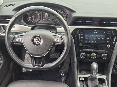 Used 2020 Volkswagen Passat 2.0T SE FWD image 35