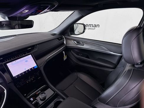 New 2025 Jeep Grand Cherokee L Limited image 23