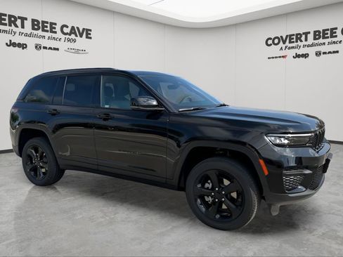 New 2025 Jeep Grand Cherokee Altitude image 12