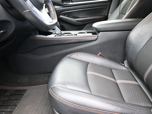 Used 2024 Nissan Altima 2.5 SR image 13