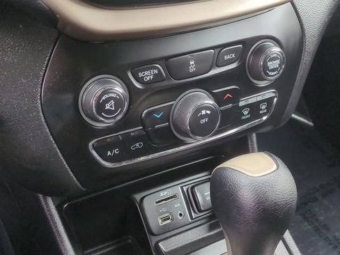Used 2014 Jeep Cherokee Latitude FWD image 36