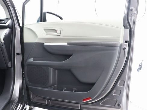 Used 2024 Toyota Sienna LE image 38