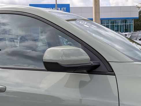 Used 2025 Chevrolet Equinox LT FWD image 11