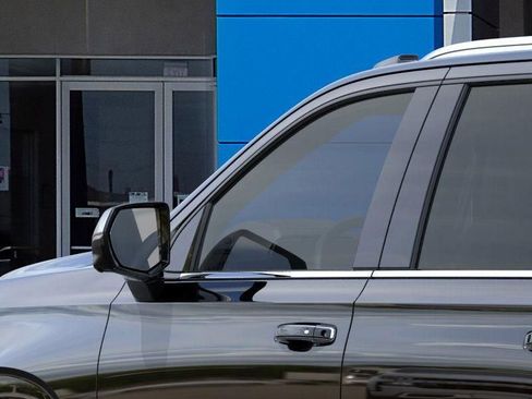 New 2026 Chevrolet Suburban Premier RWD image 12