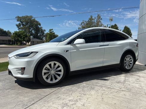 Used 2019 Tesla Model X 100D AWD/4WD image 4