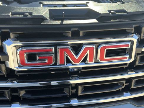 Used 2025 GMC Acadia Elevation image 31