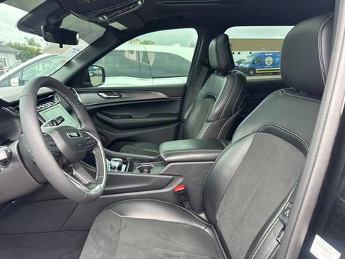 Used 2025 Jeep Grand Cherokee L Altitude AWD/4WD image 10