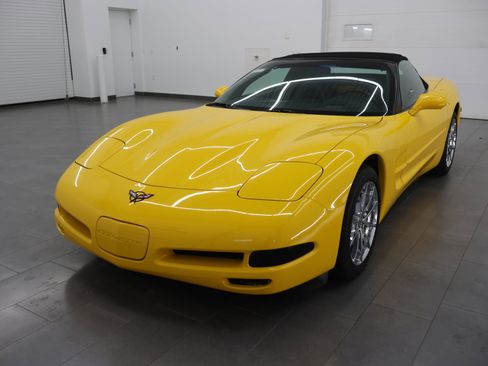 Used 2000 Chevrolet Corvette Convertible w/ Memory Pkg RWD image 7