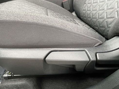 Used 2025 Nissan Kicks SV image 14