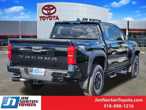 Used 2024 Toyota Tacoma TRD Off-Road AWD/4WD image 6