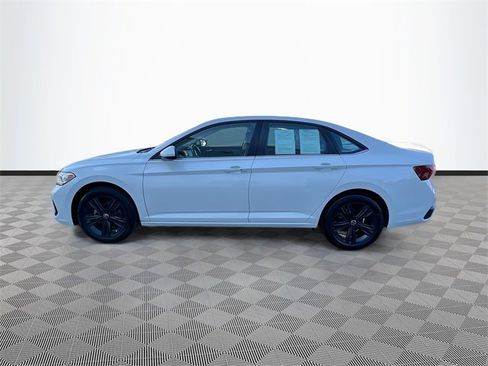 Used 2024 Volkswagen Jetta SE image 4