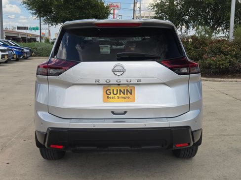 Used 2025 Nissan Rogue SV FWD image 4