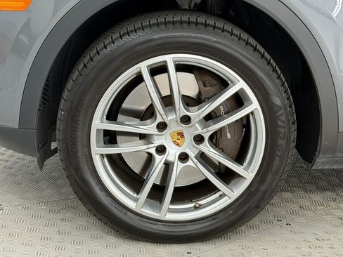 Certified 2023 Porsche Cayenne AWD/4WD image 13