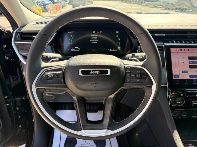 Used 2022 Jeep Grand Cherokee Limited 4xe w/ Luxury Tech Group II AWD/4WD image 16