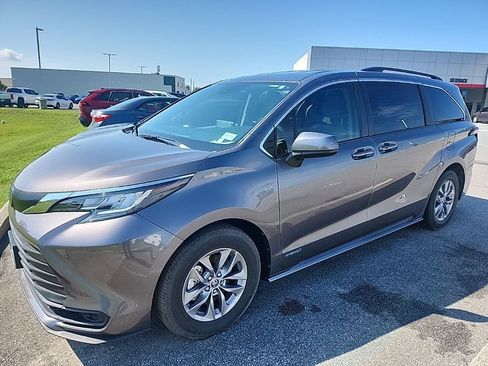 Used 2021 Toyota Sienna LE FWD image 10