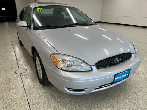 Used 2007 Ford Taurus SEL image 3