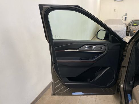 New 2026 Ford Explorer ST-Line w/ ST-Line Street Pack image 15