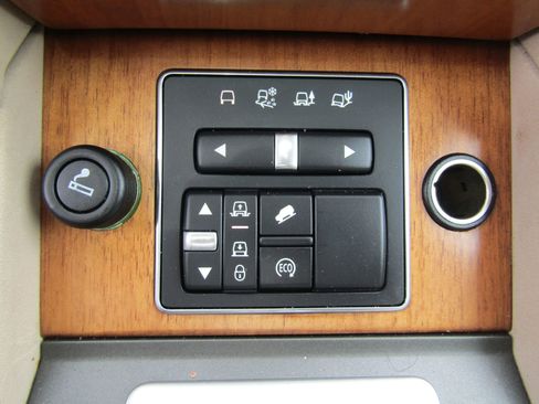 Used 2016 Land Rover LR4 HSE LUX AWD/4WD image 30