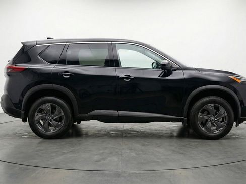 Used 2025 Nissan Rogue SV AWD/4WD image 11