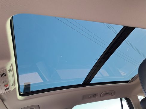 Certified 2023 Volkswagen Tiguan SE image 31