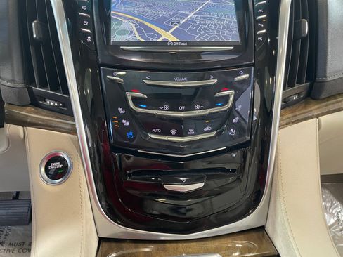 Used 2020 Cadillac Escalade Luxury w/ LPO, Radiant Package AWD/4WD image 11