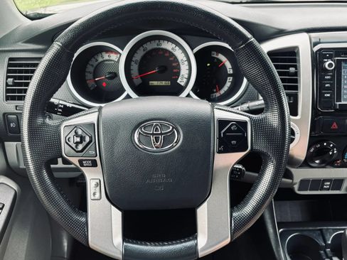 Used 2014 Toyota Tacoma 4x4 Double Cab w/ SR5 Package image 28