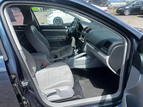 Used 2009 Volkswagen Jetta SE FWD image 16