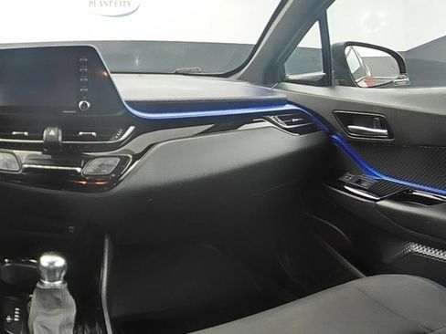 Used 2021 Toyota C-HR XLE FWD image 15