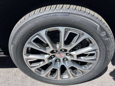 New 2026 GMC Yukon XL Denali w/ Denali Reserve Package AWD/4WD image 11