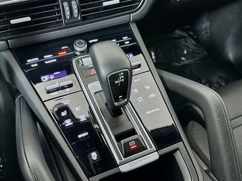 Used 2022 Porsche Cayenne image 18
