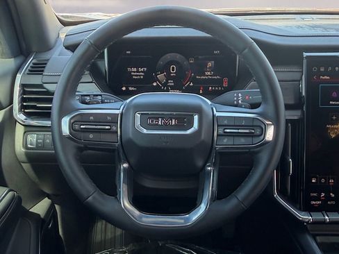 Used 2025 GMC Acadia Elevation FWD image 13