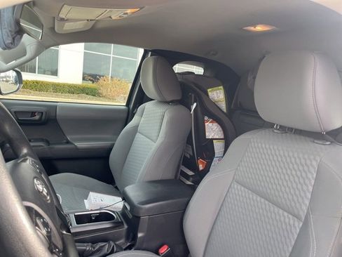 Used 2022 Toyota Tacoma SR image 9