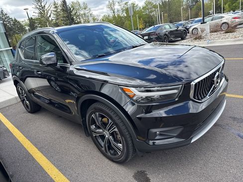 Used 2020 Volvo XC40 T4 Inscription FWD image 3