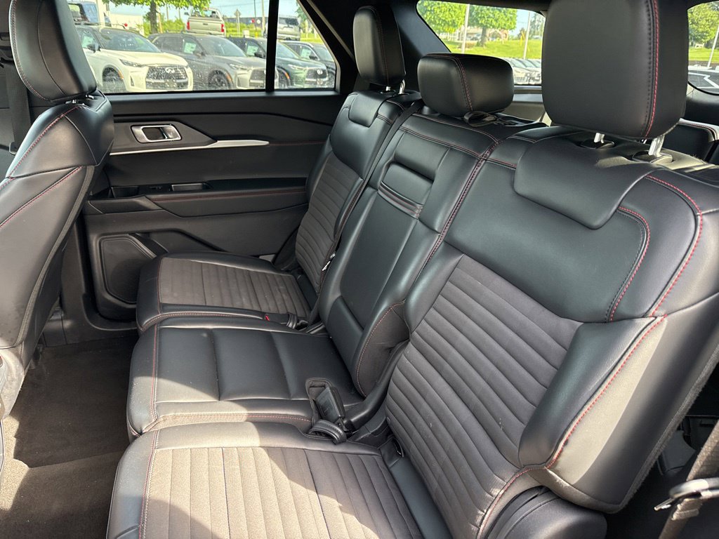 Used 2025 Ford Explorer ST-Line w/ ST-Line Street Pack AWD/4WD image 20