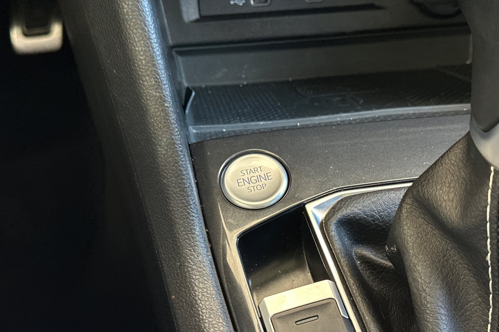 Used 2023 Volkswagen Tiguan SE R-Line FWD image 23
