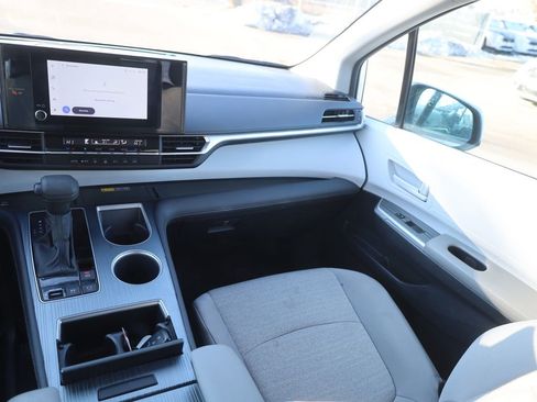 Used 2025 Toyota Sienna LE FWD image 20