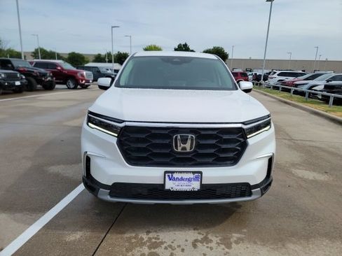 Used 2025 Honda Pilot EX-L image 2
