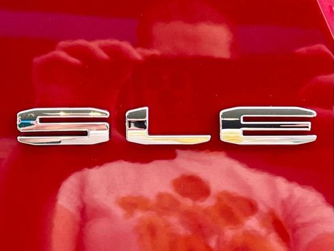 Used 2022 GMC Acadia SLE image 15